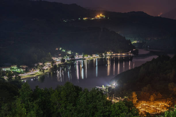 Un'isoletta alberata sul Lago di Gramolazzo